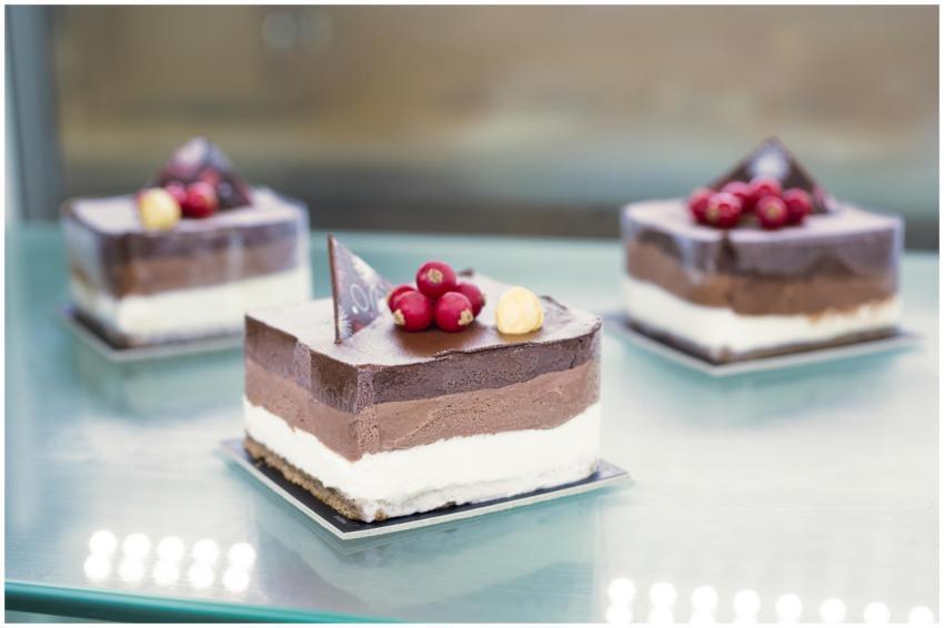 Delicious chocolate mousse cakes with berries and