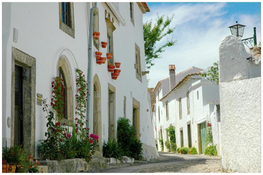 Explore the scenic whitewashed architecture of Mar