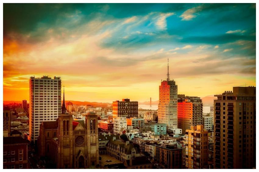 Stunning view of San Francisco cityscape with Gold