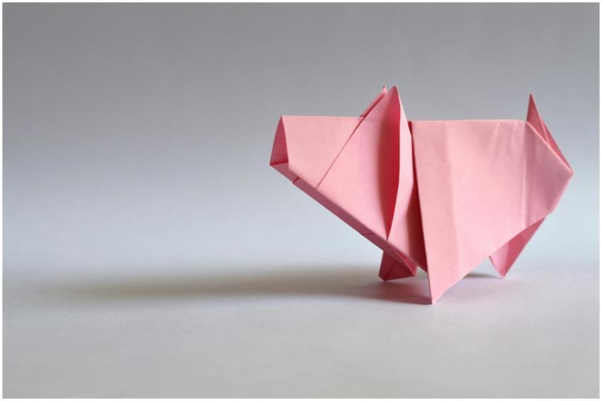 A pink paper origami pig, showcasing traditional J