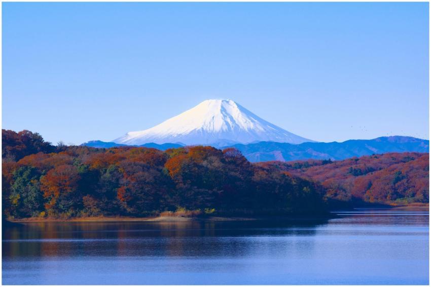 Breathtaking autumn view of Mount Fuji with calm l