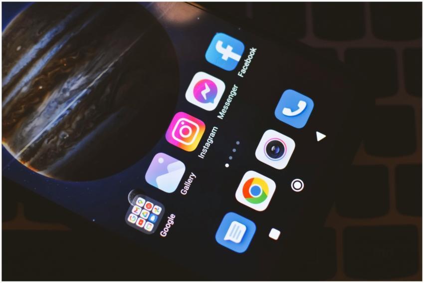 Smartphone screen showing popular social media and