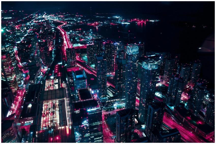 Explore the dazzling nightscape of Toronto's illum