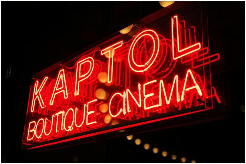 Neon Sign Kaptol Boutique