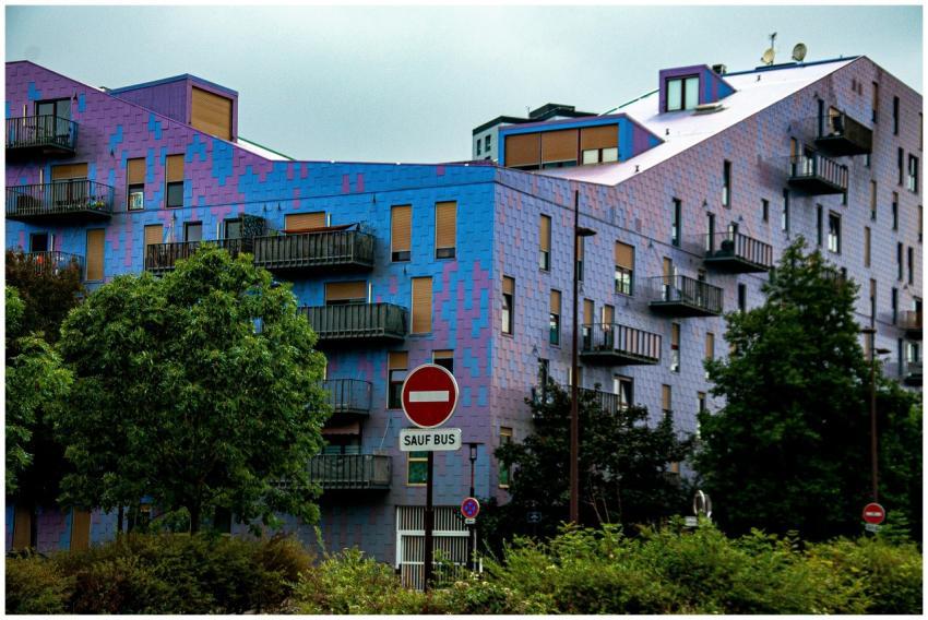 Vibrant architectural facade in Nantes, France fea