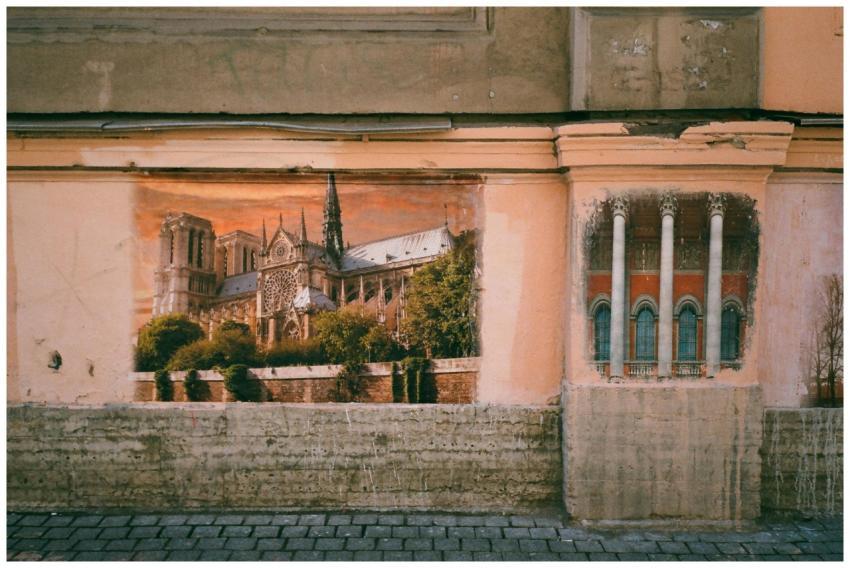 Street art depicting historical architecture on a