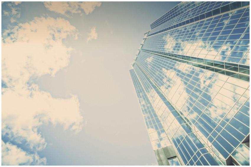 A stunning skyscraper in London, Ontario reflectin