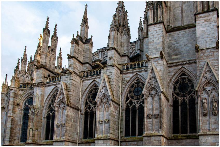 Detailed view of the Gothic architecture of Bordea