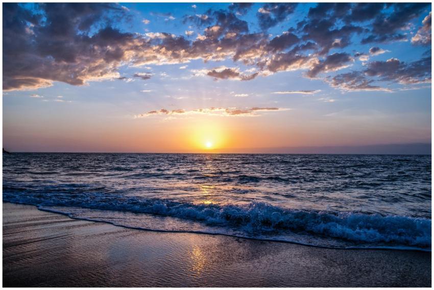 Captivating sunset over the ocean with vibrant col