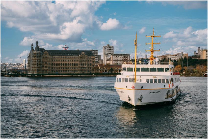 Scenic view of a ferry approaching Haydarpaşa Term
