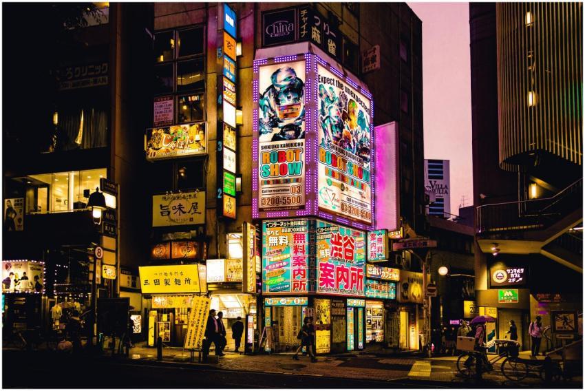 Explore the vibrant nightlife of Shinjuku, Tokyo w