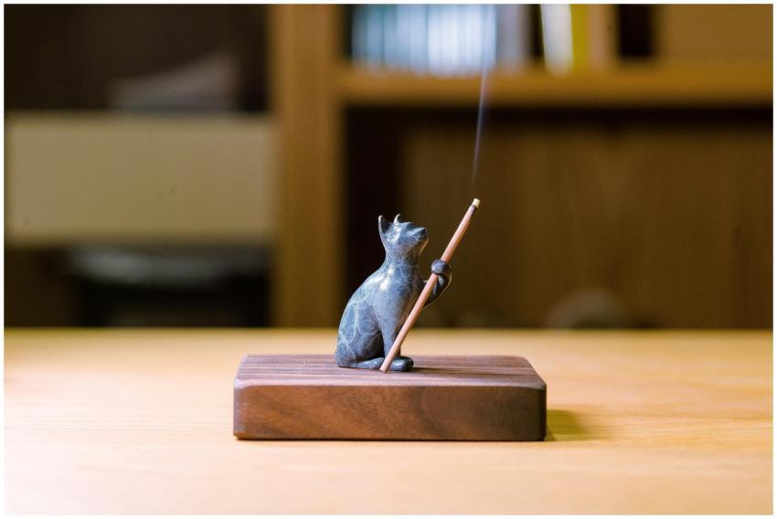 Elegant cat figurine incense holder with gentle sm