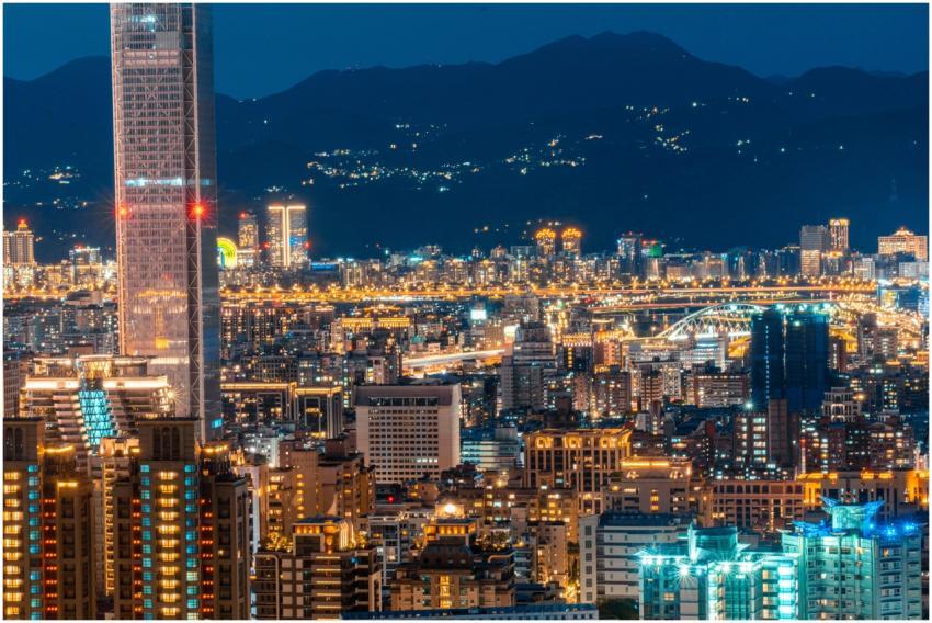 A breathtaking aerial view of a city skyline at ni