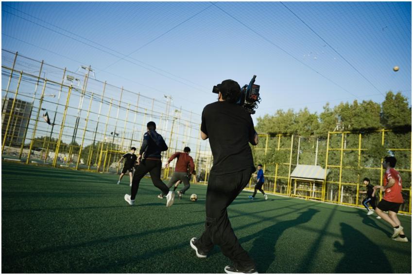 Dynamic scene capturing a filmmaker shooting an ou