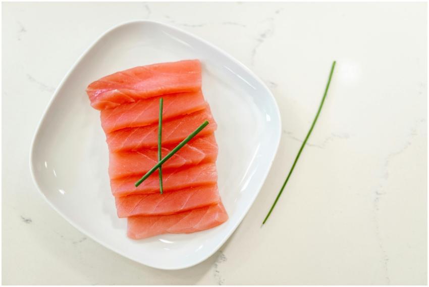 Delicious sliced salmon sashimi garnished with chi