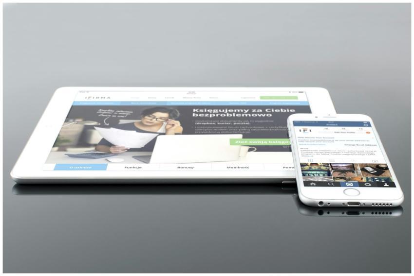 Modern tablet and smartphone displaying web conten