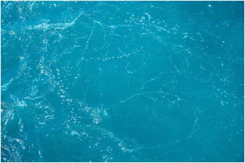 A detailed and vibrant view of turquoise ocean wat