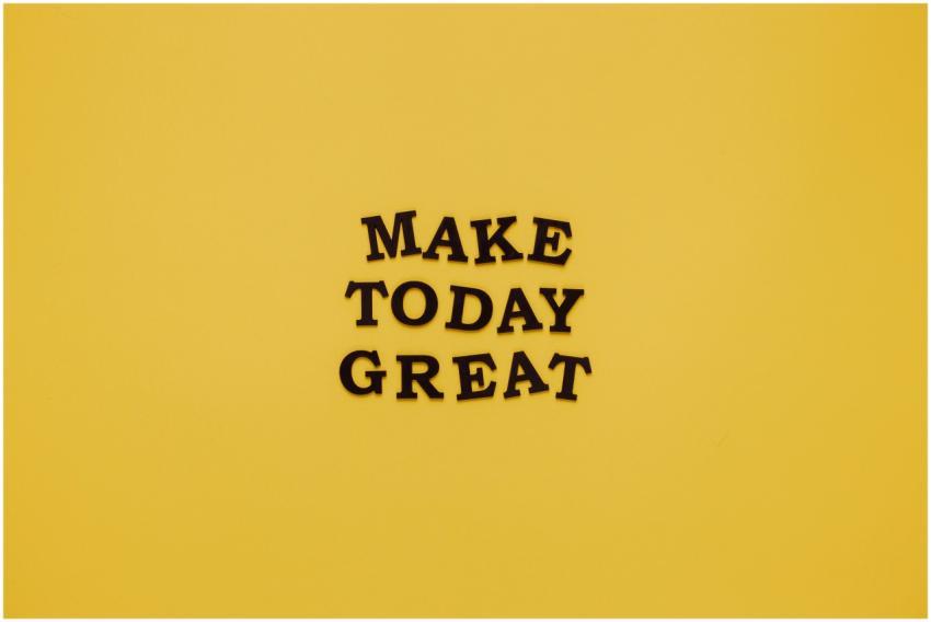 Simple and motivational quote 'Make Today Great' o