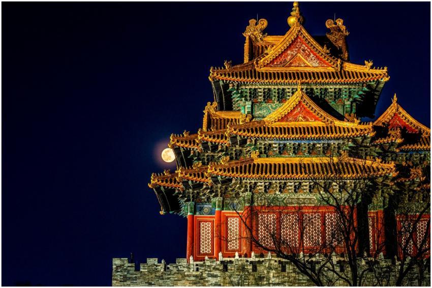 Stunning view of a traditional Chinese building il
