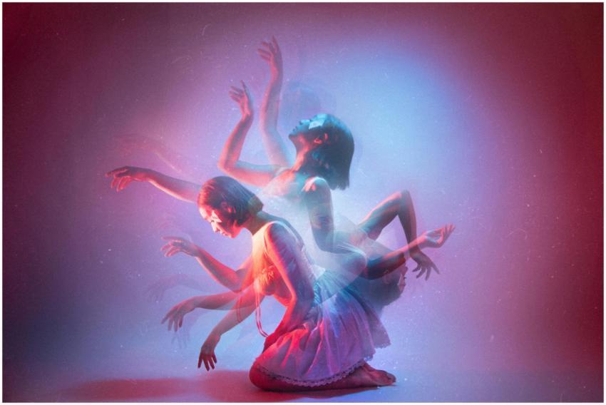 Artistic dance photo in studio with kinetic light