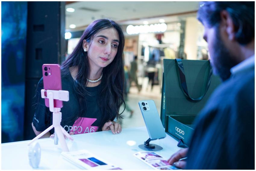 Smartphone Demonstration Islamabad Retail