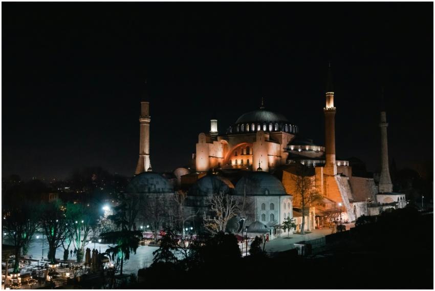 Night view of the iconic Hagia Sophia mosque, beau