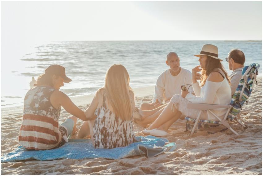A group of friends enjoying a sunny day together o