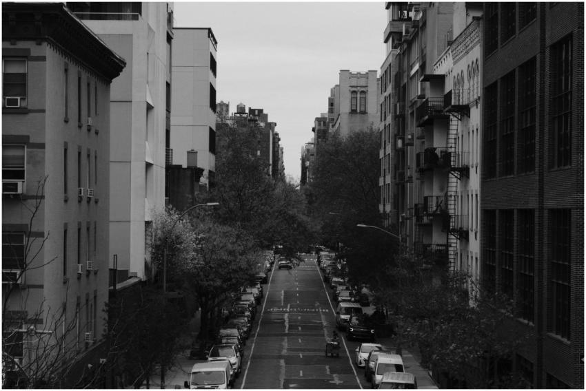 Black and white view of a typical street in New Yo