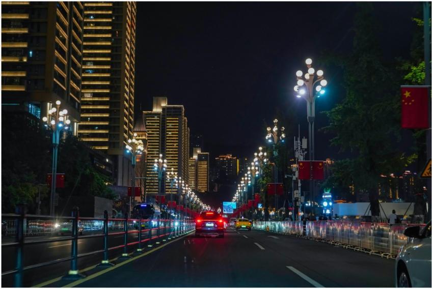 Explore the dazzling night lights in Chongqing wit