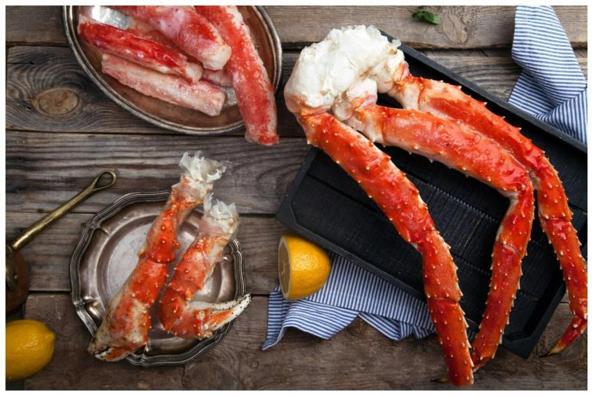 Delicious frozen and cooked King crab legs with le