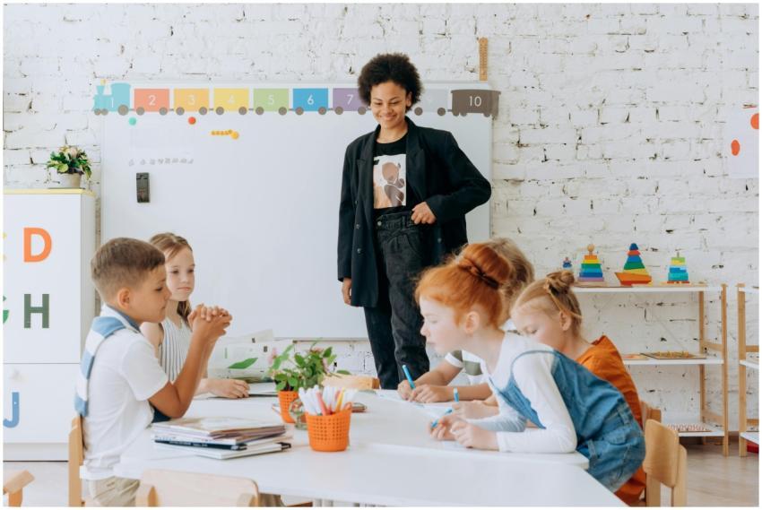 Children engaged in educational activities with te