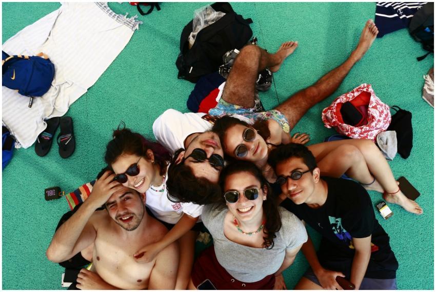 Group of friends enjoying a sunny day together, sm