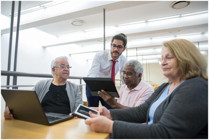 Elderly individuals engage in a digital learning w