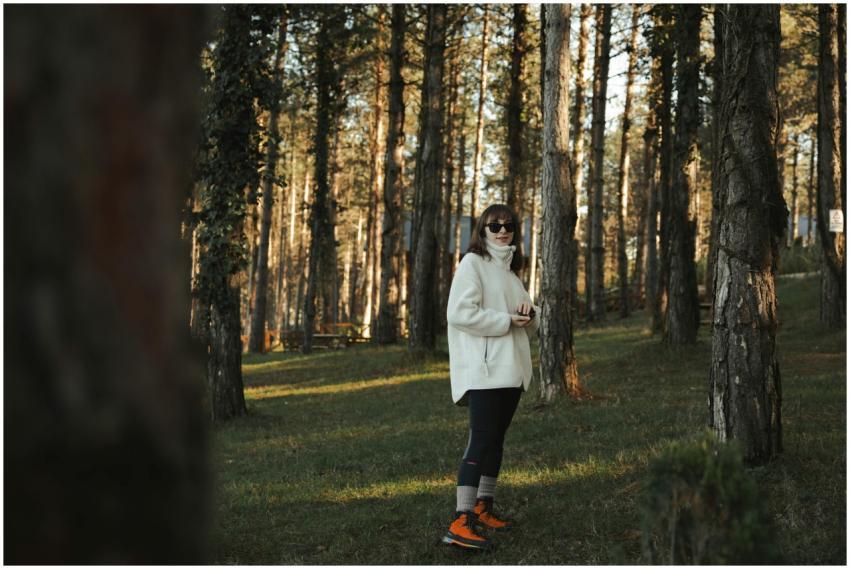 A woman standing in Sapanca forest, Türkiye, enjoy