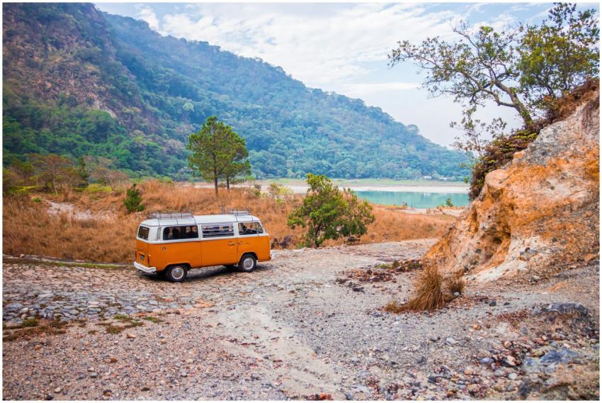 Explore El Salvador's natural beauty with a classi