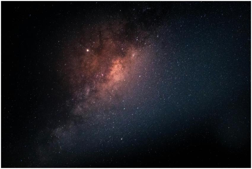 A breathtaking view of the Milky Way galaxy captur