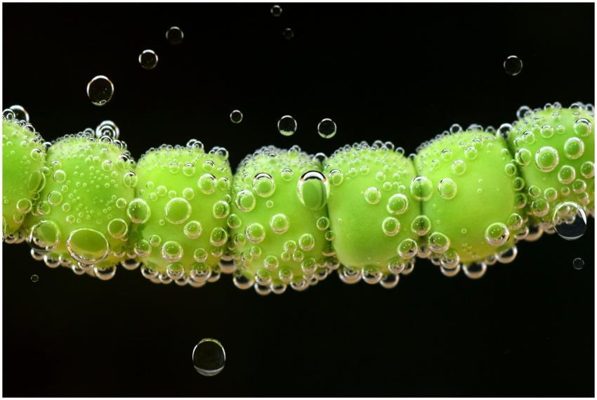 Close-up of green peas with bubbles suspended in w