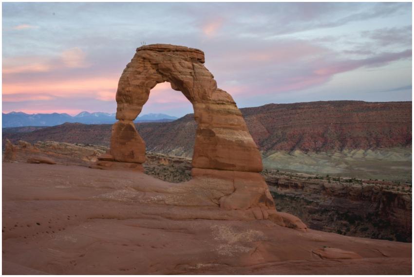 Breathtaking image of the Delicate Arch set agains