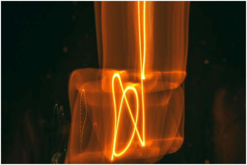 Dynamic abstract light streaks with a warm glow ag