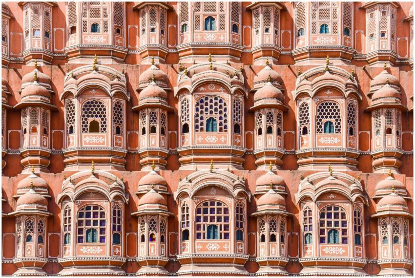 Close-up view of Hawa Mahal's detailed facade show