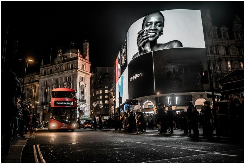 Vibrant city life at night in Piccadilly Circus, L