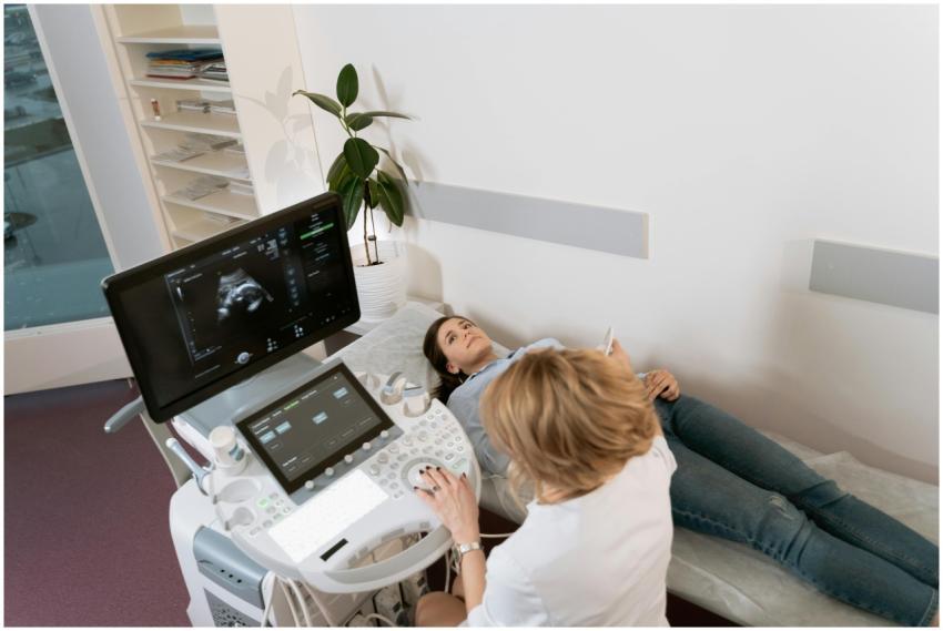 Pregnant woman receiving ultrasound consultation f