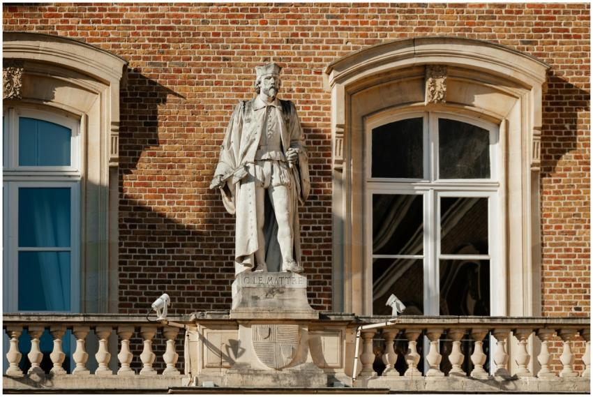 Statue of Clémenceau on a historic brick building