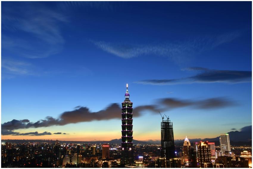 Stunning view of Taipei 101 and skyline at twiligh