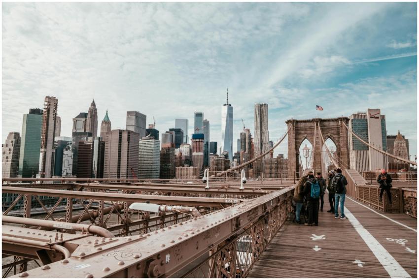 Explore the iconic Brooklyn Bridge with a breathta