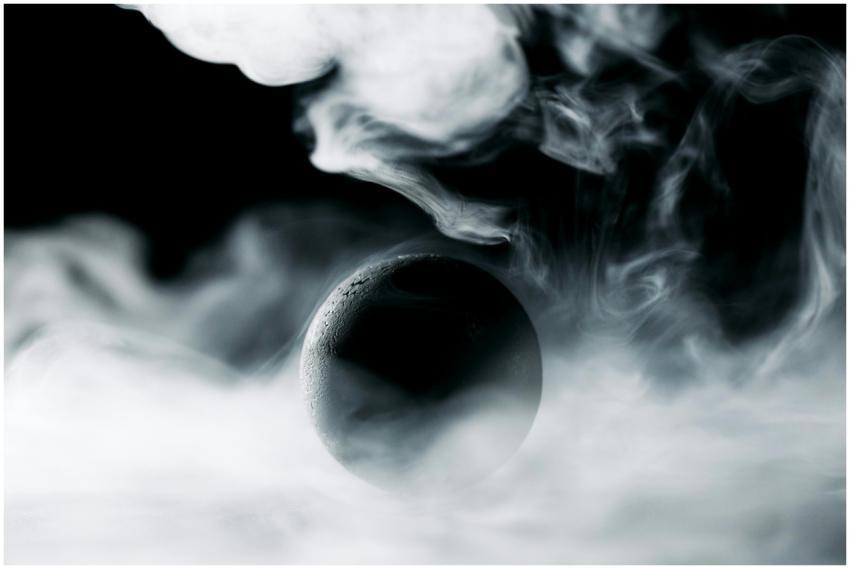 A captivating abstract photo with a sphere envelop