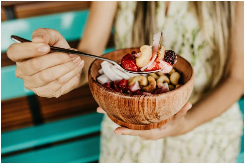 Healthy acai smoothie bowl with fresh berries and