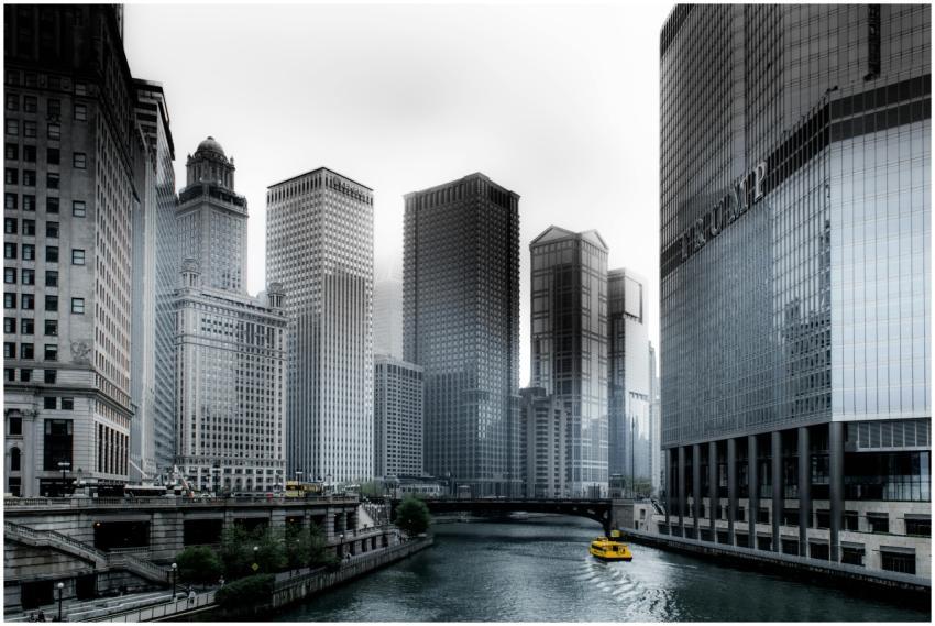 Stunning view of Chicago's skyscrapers along the r