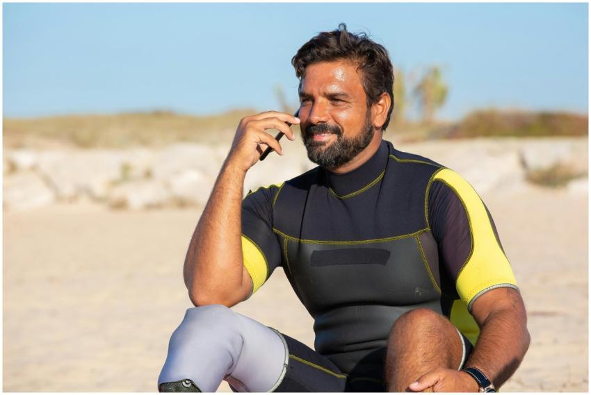 Content tanned ethnic male amputee in sportswear s