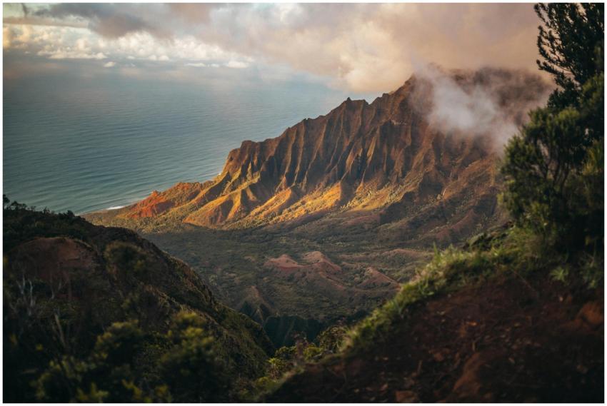 A stunning view of the Kalalau Valley with mountai